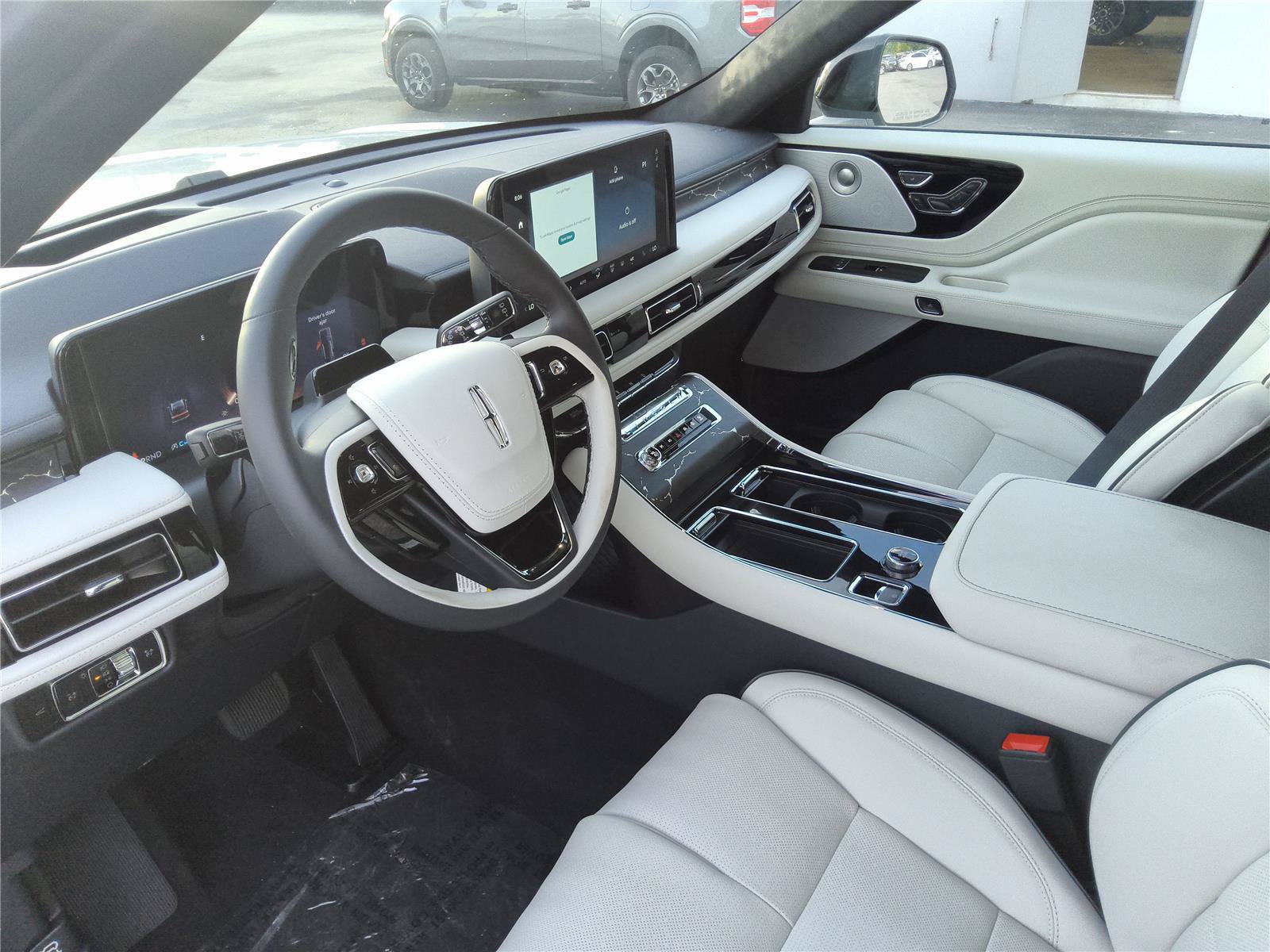 New 2027 Lincoln Aviator Black Label w/ Black Label Special Edition AWD/4WD image 13
