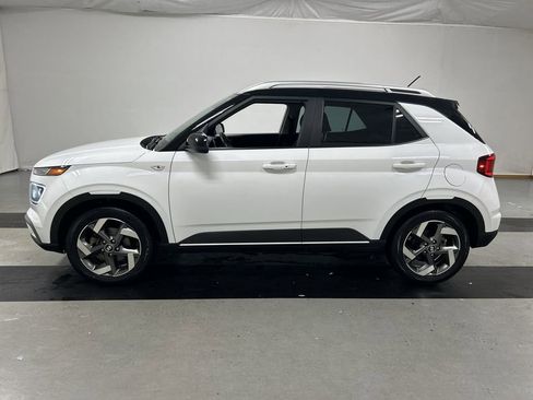 Used 2023 Hyundai Venue Limited w/ Cargo Package FWD image 6
