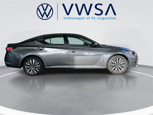 Used 2024 Nissan Altima 2.5 SV image 9