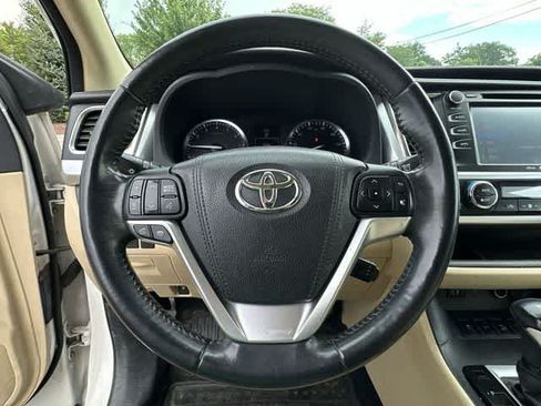 Used 2015 Toyota Highlander XLE AWD/4WD image 7