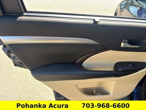Used 2016 Toyota Highlander XLE AWD/4WD image 24