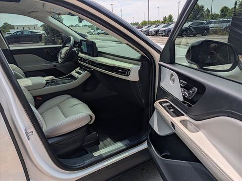 Used 2026 Lincoln Aviator Reserve AWD/4WD image 13