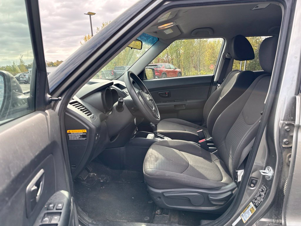 Used 2013 Kia Soul FWD image 8