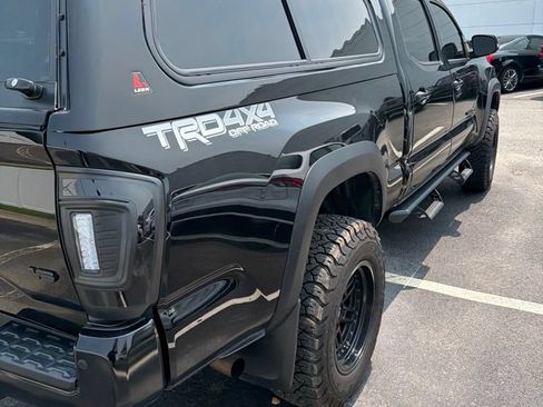 Used 2021 Toyota Tacoma TRD Off-Road w/ TRD Premium Off Road Package AWD/4WD image 5