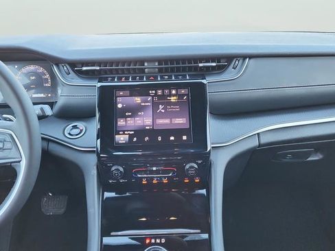 Used 2024 Jeep Grand Cherokee Laredo w/ Trailer Tow Package image 12