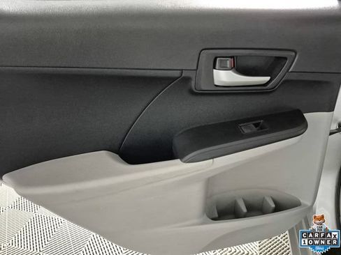 Used 2013 Toyota Camry LE FWD image 25