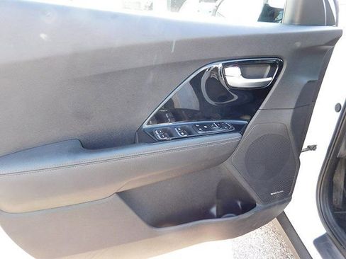 Used 2019 Kia Niro S Touring image 14