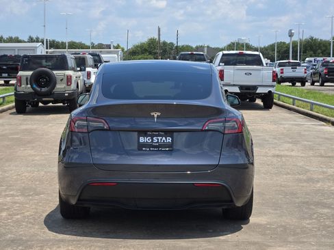 Used 2023 Tesla Model Y 2WD image 5