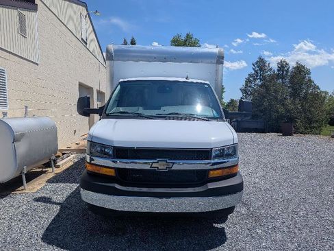 Used 2022 Chevrolet Express 3500 w/ Power Convenience Package RWD image 18
