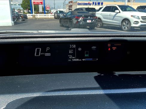 Used 2019 Toyota Prius C FWD image 13