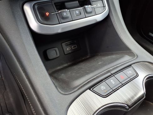 Used 2020 GMC Acadia SLT w/ LPO, Floor Liner Package AWD/4WD image 15