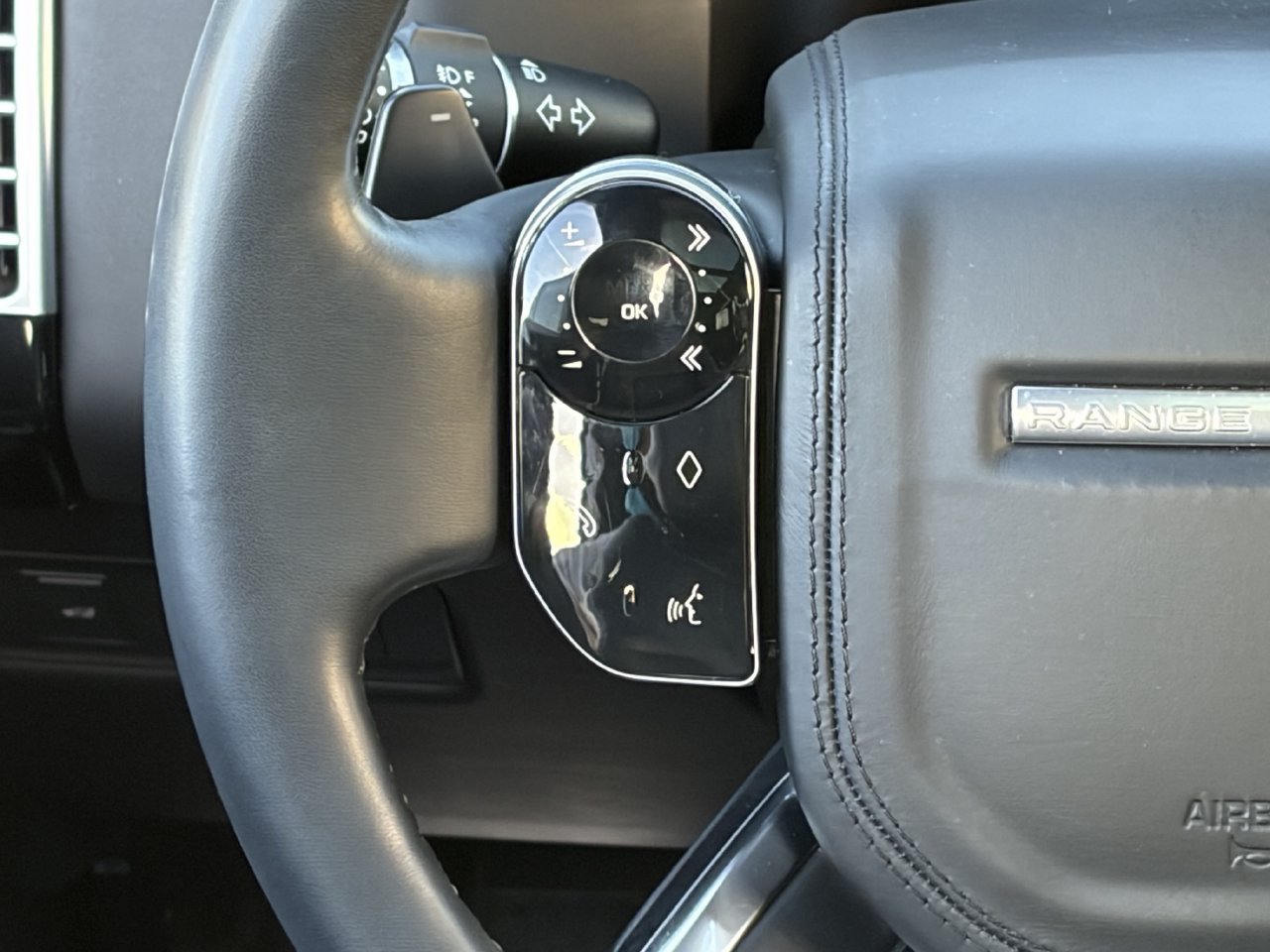 Used 2020 Land Rover Range Rover HSE AWD/4WD image 25