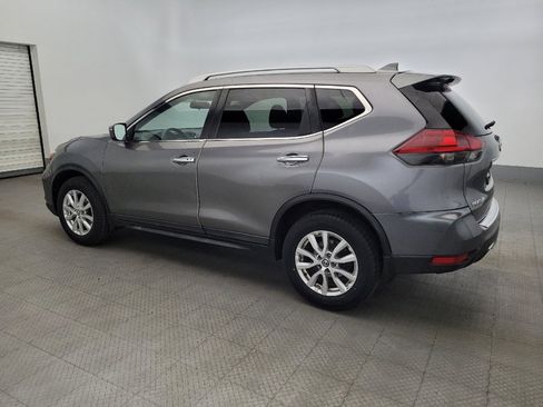 Used 2018 Nissan Rogue SV image 3