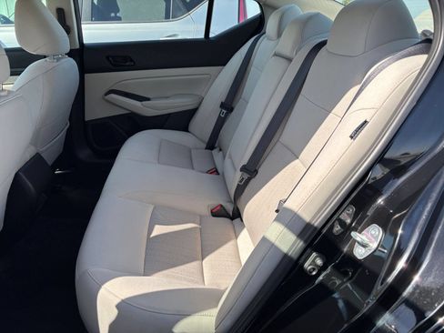 Used 2025 Nissan Altima 2.5 SV FWD image 24