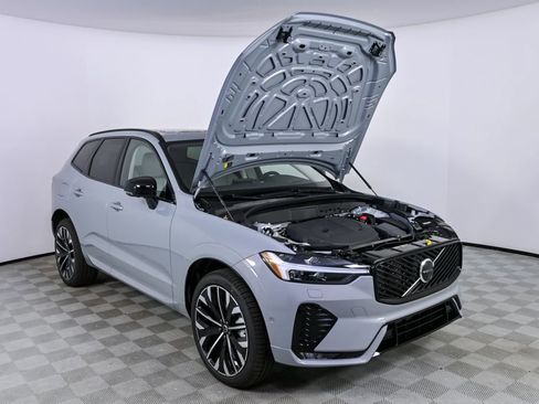 Used 2026 Volvo XC60 B5 Ultra w/ Climate Package image 35