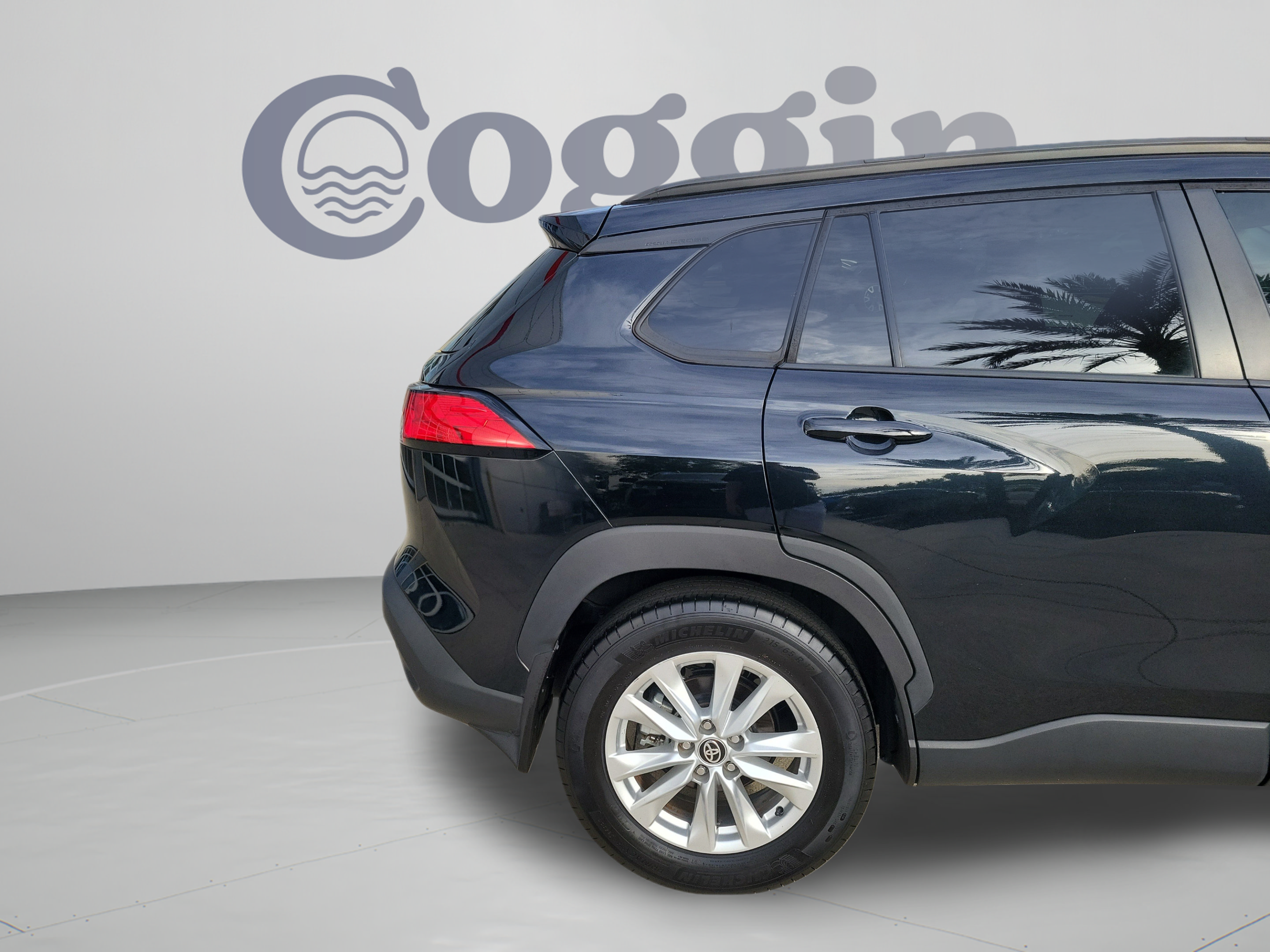 Used 2024 Toyota Corolla Cross LE FWD image 4