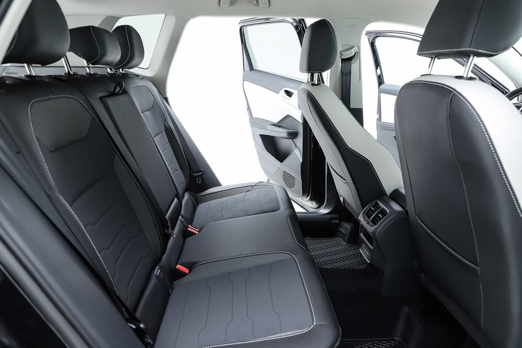 New 2026 Volkswagen Taos SE FWD image 36