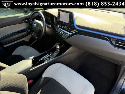 Used 2019 Toyota C-HR XLE image 26