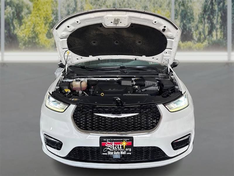 Used 2023 Chrysler Pacifica Limited FWD image 11