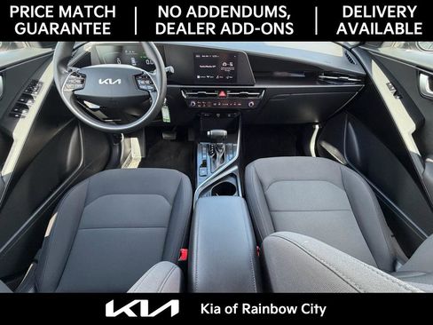 Used 2025 Kia Niro LX image 25