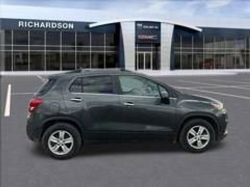Used 2019 Chevrolet Trax LT w/ LT Convenience Package FWD image 16