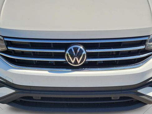 Used 2022 Volkswagen Tiguan SE image 13