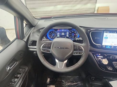 New 2026 Chrysler Pacifica Select image 12
