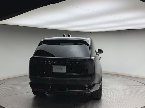 Used 2024 Land Rover Range Rover SE image 3