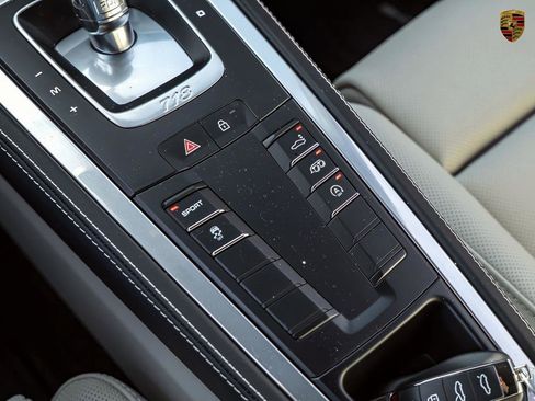 Used 2024 Porsche 718 Cayman Style Edition image 36