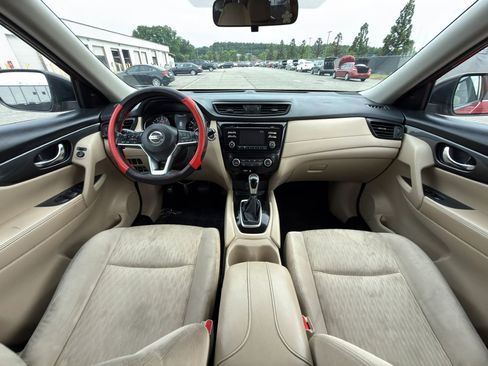 Used 2017 Nissan Rogue SV AWD/4WD image 3