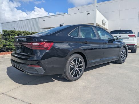 New 2026 Volkswagen Jetta SE FWD image 4