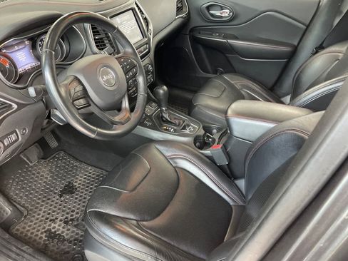 Used 2019 Jeep Cherokee Trailhawk AWD/4WD image 9