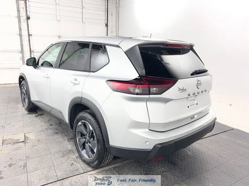 Used 2025 Nissan Rogue SV image 5