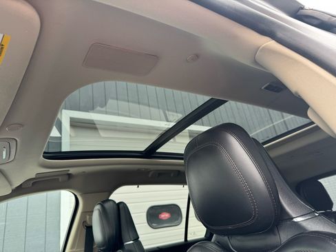 Used 2020 Lincoln Aviator Reserve w/ Equipment Group 202A image 8