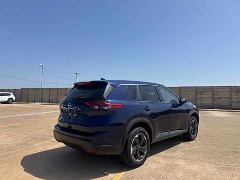 Certified 2025 Nissan Rogue SV FWD image 19