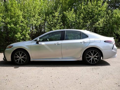 Used 2024 Toyota Camry SE w/ Cold Weather Package AWD/4WD image 4