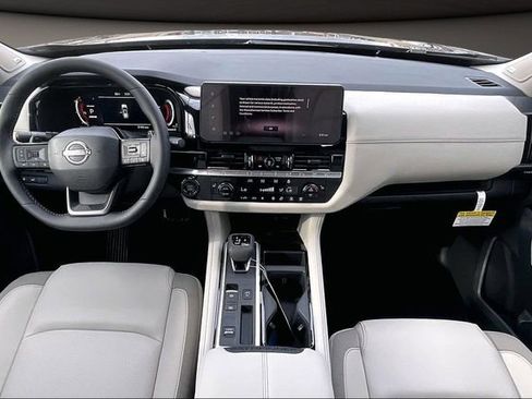 New 2026 Nissan Pathfinder SL image 5