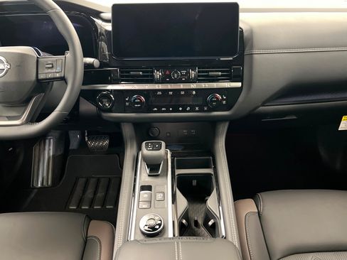 New 2026 Nissan Pathfinder Platinum AWD/4WD image 13