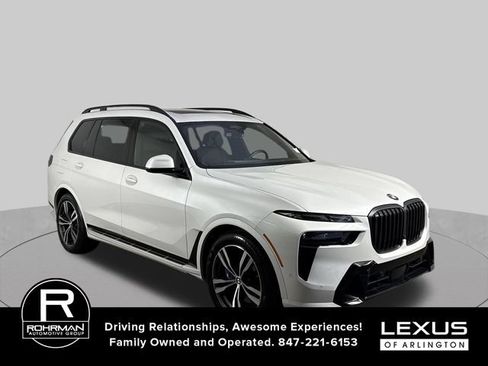 Used 2026 BMW X7 xDrive40i w/ M Sport Package AWD/4WD image 3