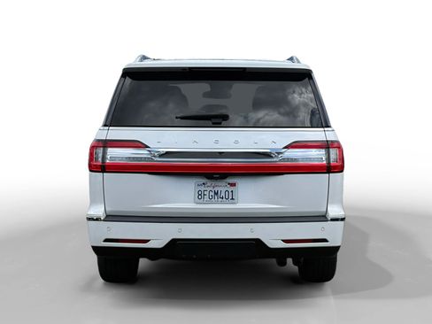 Used 2018 Lincoln Navigator L Select w/ Technology Package AWD/4WD image 4