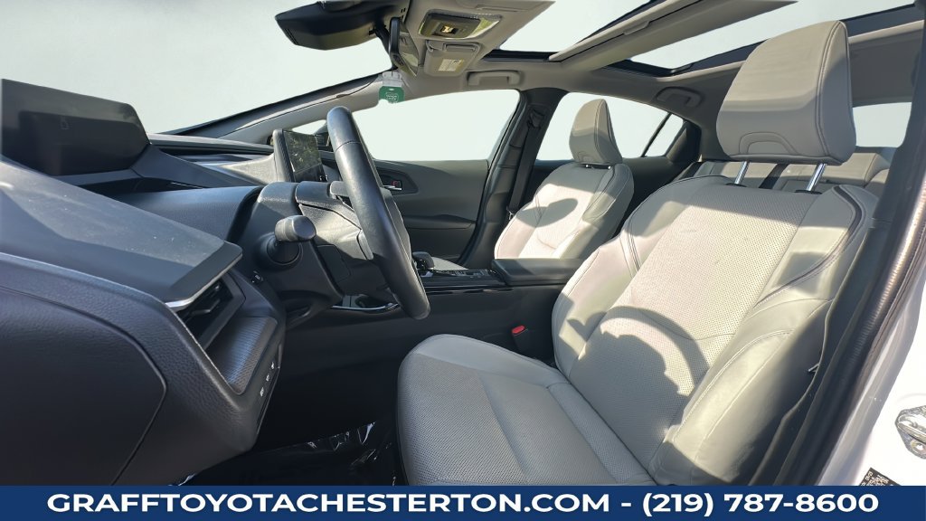 Used 2024 Toyota Prius XLE FWD image 23