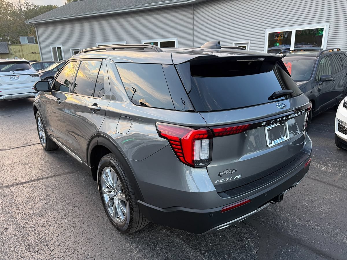 Used 2025 Ford Explorer Active w/ Active Comfort Package AWD/4WD image 3