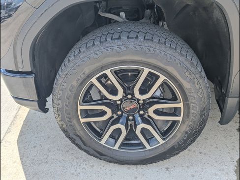Used 2025 GMC Sierra 1500 AT4 w/ AT4 Premium Package AWD/4WD image 17