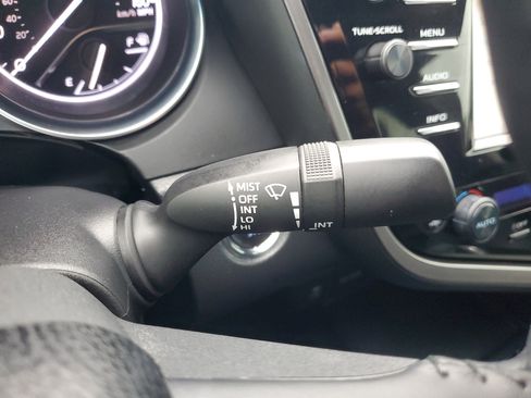 Used 2018 Toyota Camry L image 29