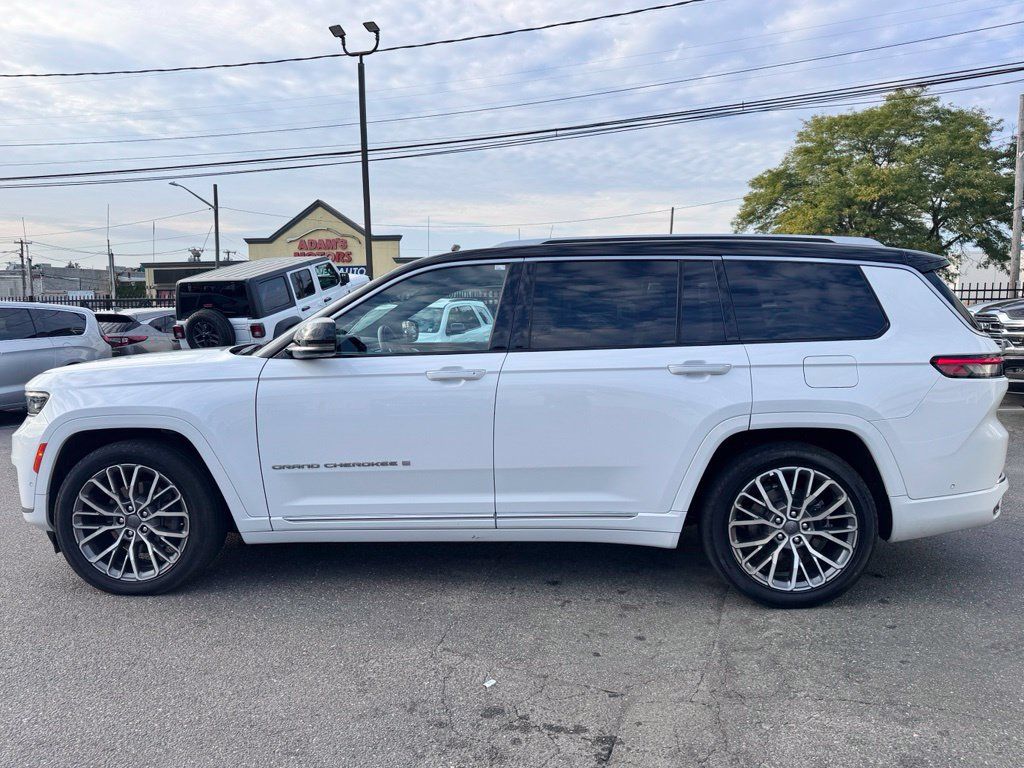 Used 2023 Jeep Grand Cherokee L Summit AWD/4WD image 4