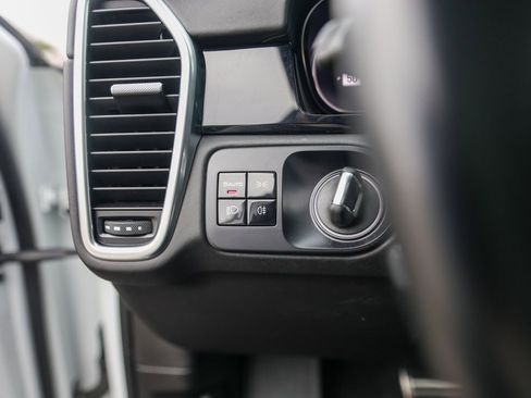 Used 2020 Porsche Cayenne Turbo w/ Assistance Package image 15