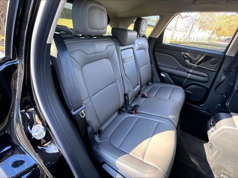 Used 2025 Lincoln Corsair Premiere image 27