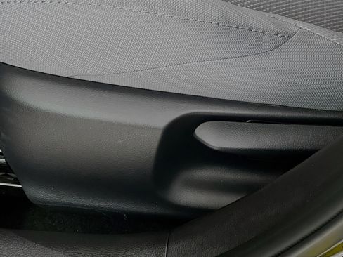 Used 2025 Toyota Corolla SE image 16