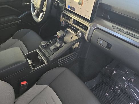 Used 2025 Toyota Tacoma TRD Sport AWD/4WD image 12