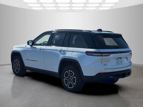 Certified 2023 Jeep Grand Cherokee Trailhawk w/ Advanced Protech Group II AWD/4WD image 5